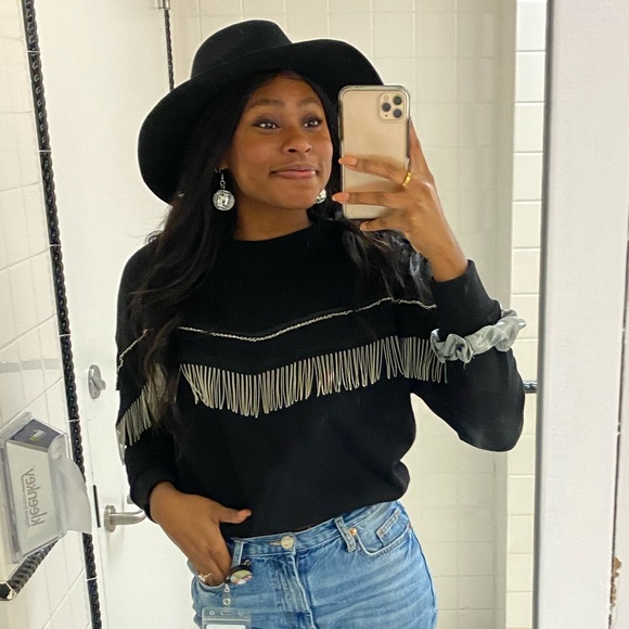 Meet Your Posher, Tori!🌻 - Picture 7 of 8